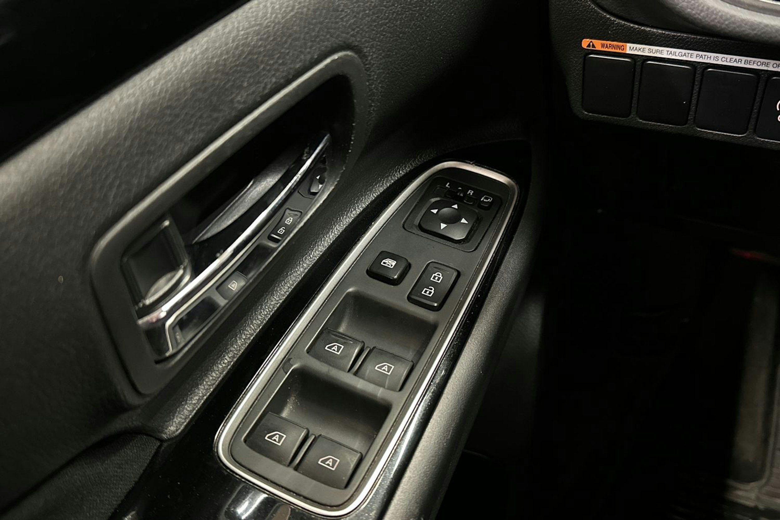 harmaa Mitsubishi Outlander PHEV 2020 kuva 23.