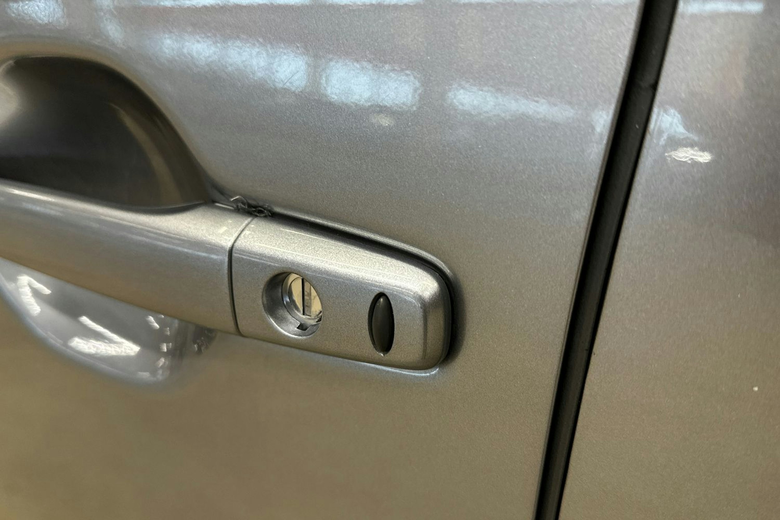 harmaa Mitsubishi Outlander PHEV 2020 kuva 24.