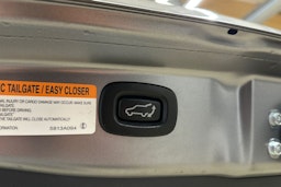 harmaa Mitsubishi Outlander PHEV 2020 kuva 26.