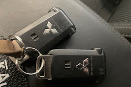 harmaa Mitsubishi Outlander PHEV 2020 kuva 28.