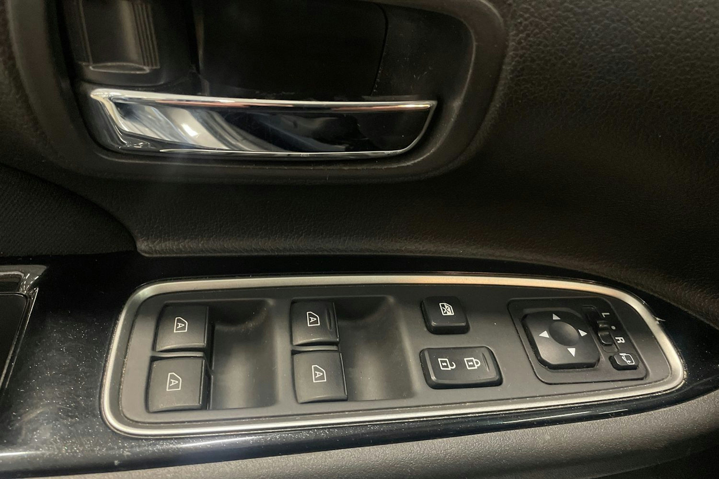 harmaa Mitsubishi Outlander PHEV 2020 kuva 29.