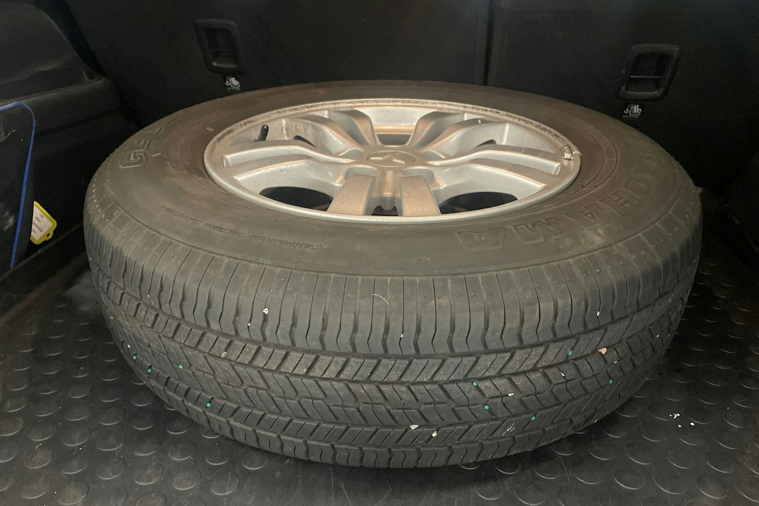 harmaa Mitsubishi Outlander PHEV 2020 kuva 31.