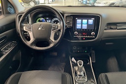 harmaa Mitsubishi Outlander PHEV 2020 kuva 7.