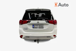 valkoinen Mitsubishi Outlander PHEV 2021 kuva 4.