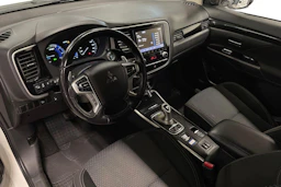 valkoinen Mitsubishi Outlander PHEV 2021 kuva 8.