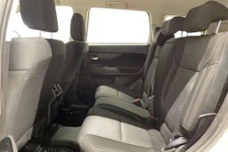 valkoinen Mitsubishi Outlander PHEV 2021 kuva 11.