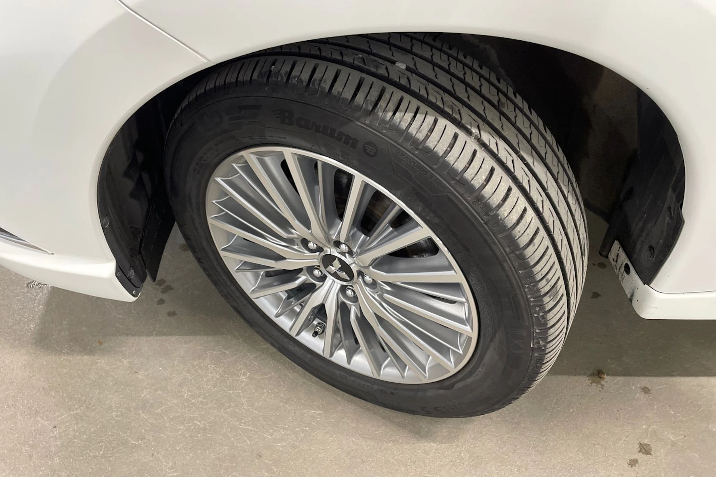 valkoinen Mitsubishi Outlander PHEV 2021 kuva 13.