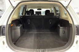 valkoinen Mitsubishi Outlander PHEV 2021 kuva 16.