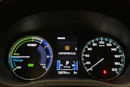valkoinen Mitsubishi Outlander PHEV 2021 kuva 17.