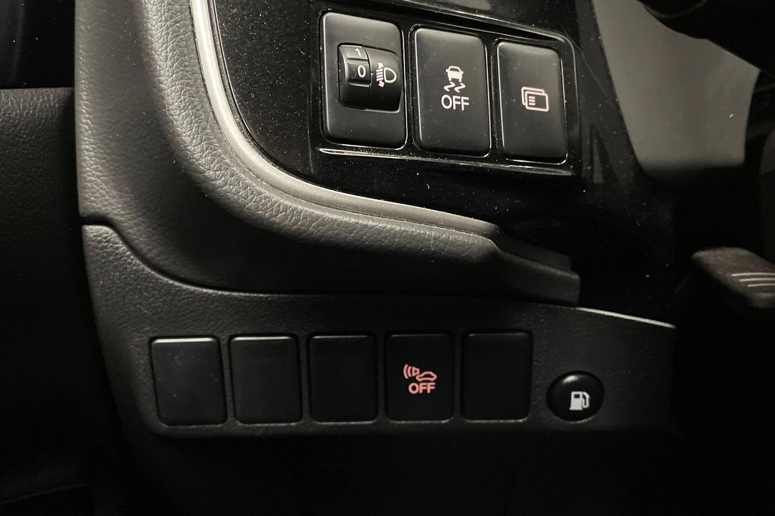 valkoinen Mitsubishi Outlander PHEV 2021 kuva 20.