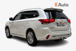 valkoinen Mitsubishi Outlander PHEV 2021 kuva 2.