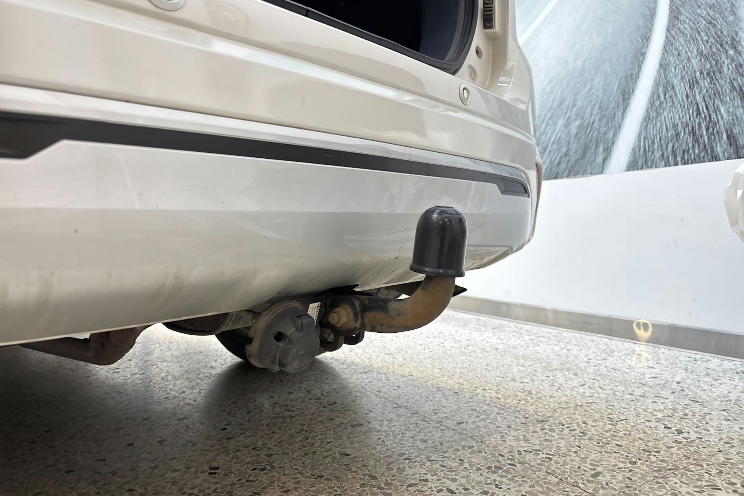 valkoinen Mitsubishi Outlander PHEV 2021 kuva 14.