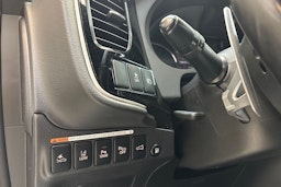 valkoinen Mitsubishi Outlander PHEV 2021 kuva 16.