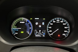 valkoinen Mitsubishi Outlander PHEV 2021 kuva 19.