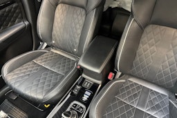 valkoinen Mitsubishi Outlander PHEV 2021 kuva 24.