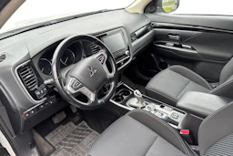 met. harmaa Mitsubishi Outlander PHEV 2021 kuva 3.