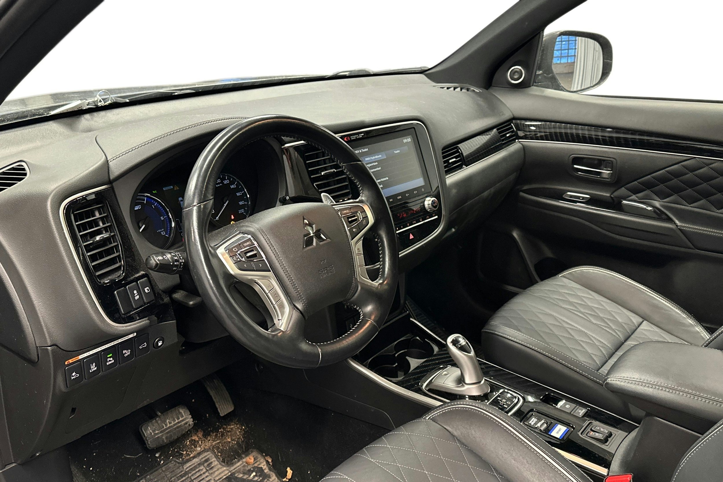 musta Mitsubishi Outlander PHEV 2021 kuva 3.