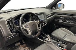 musta Mitsubishi Outlander PHEV 2021 kuva 3.