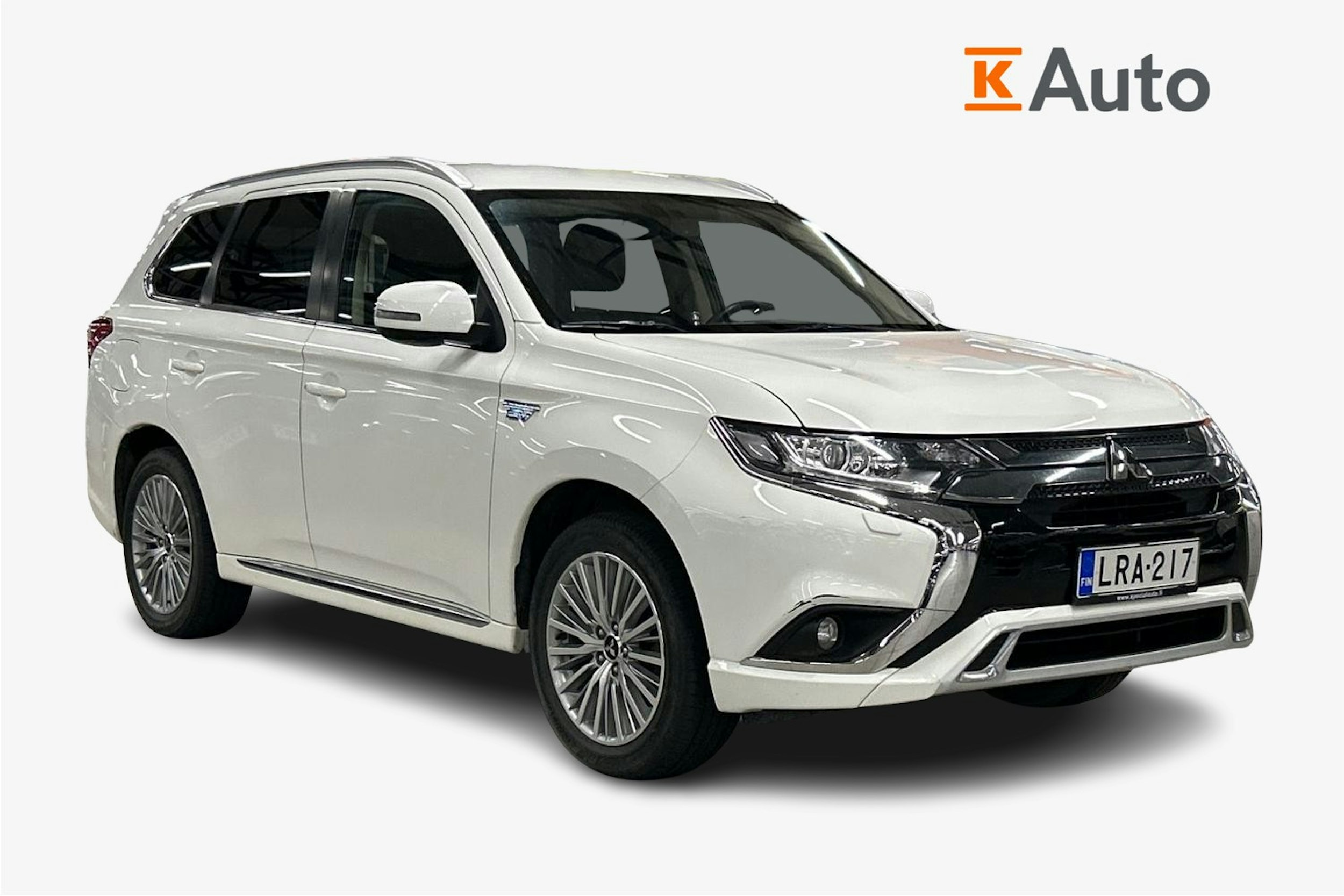 valkoinen Mitsubishi Outlander PHEV 2021 kuva 1.