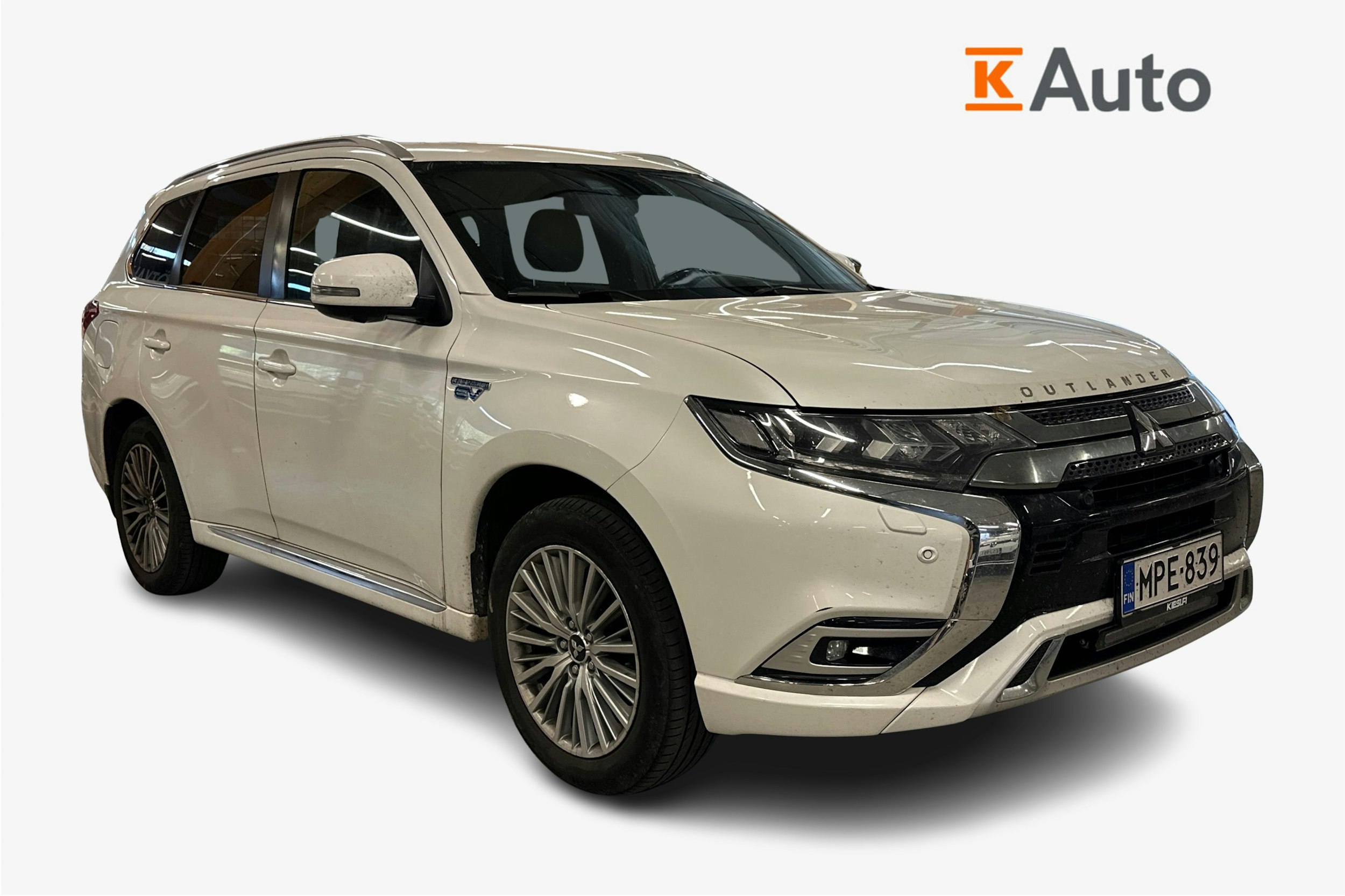 valkoinen Mitsubishi Outlander PHEV 2021 kuva 1.