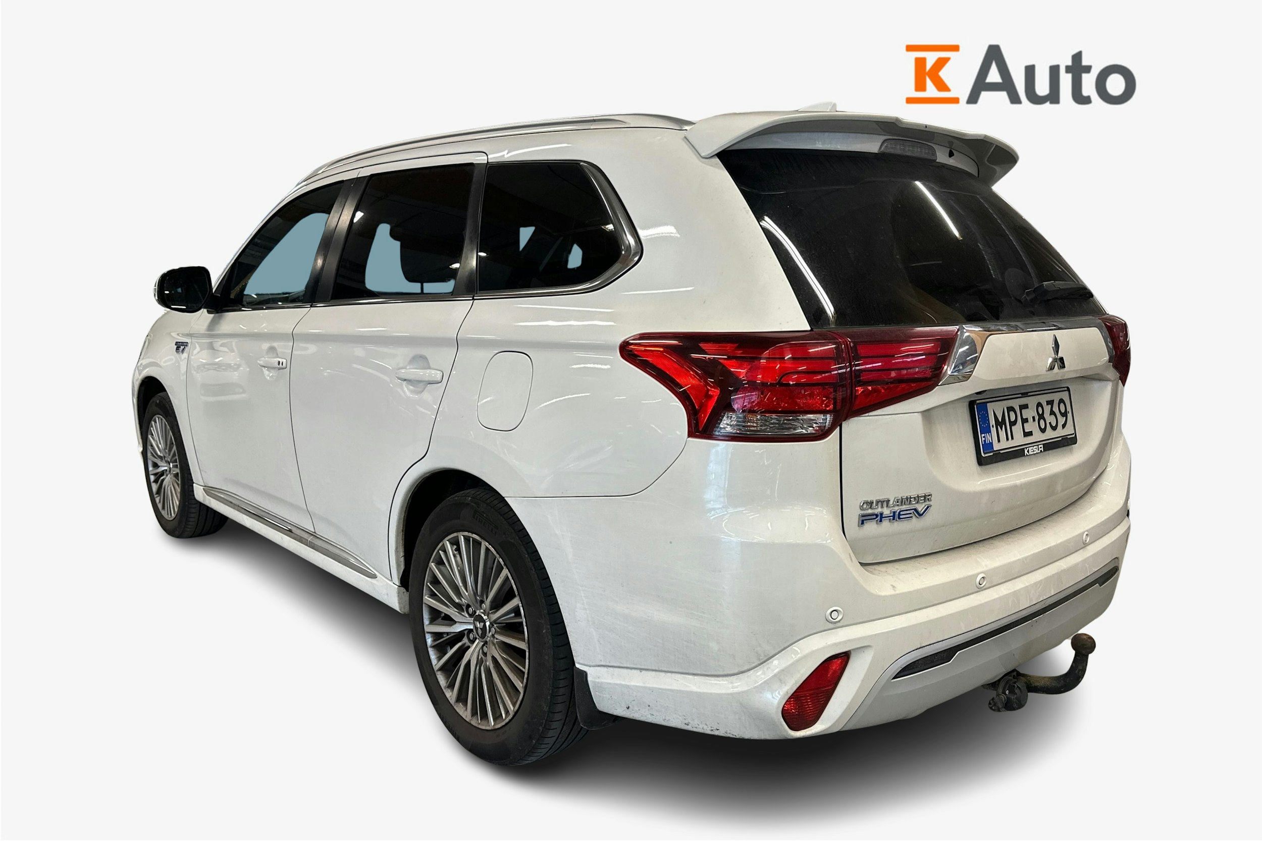 valkoinen Mitsubishi Outlander PHEV 2021 kuva 2.