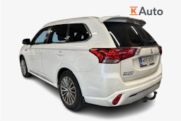 valkoinen Mitsubishi Outlander PHEV 2021 kuva 2.