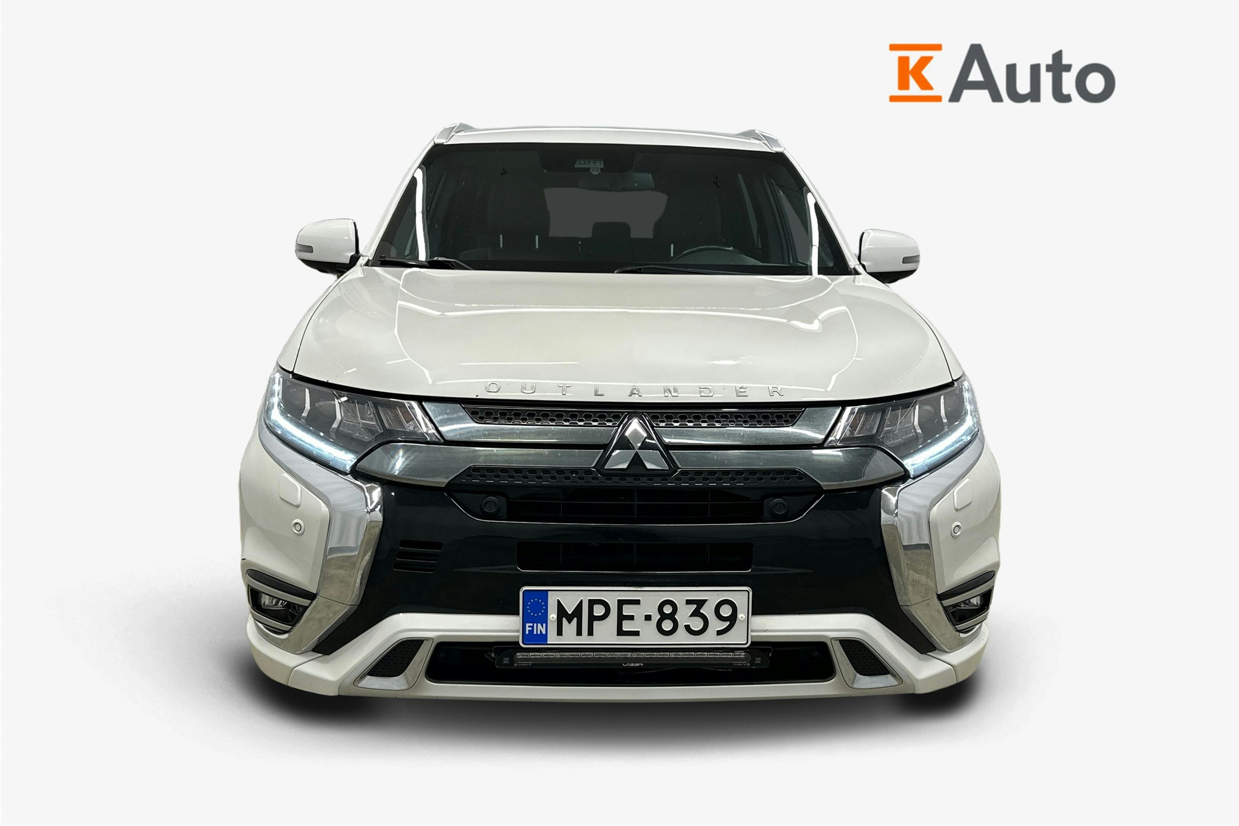 valkoinen Mitsubishi Outlander PHEV 2021 kuva 5.