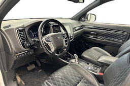 valkoinen Mitsubishi Outlander PHEV 2021 kuva 7.