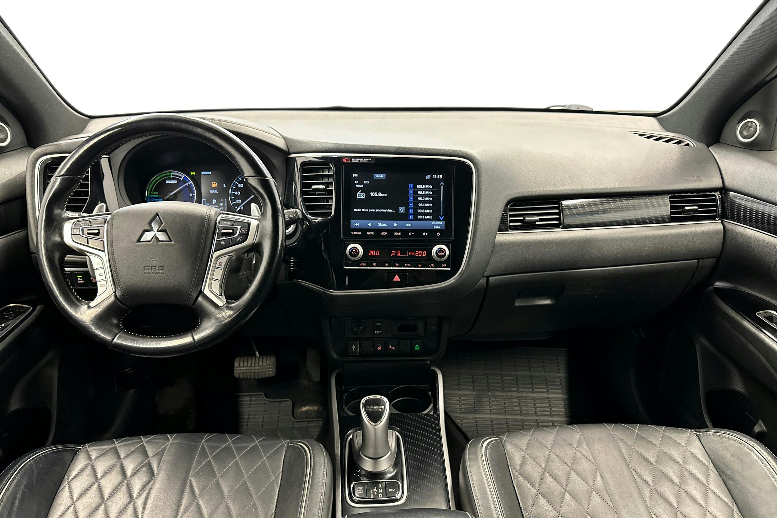 valkoinen Mitsubishi Outlander PHEV 2021 kuva 9.