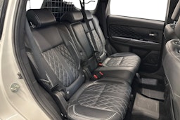valkoinen Mitsubishi Outlander PHEV 2021 kuva 11.