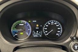 valkoinen Mitsubishi Outlander PHEV 2021 kuva 18.