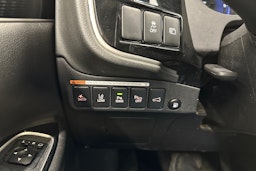 valkoinen Mitsubishi Outlander PHEV 2021 kuva 23.