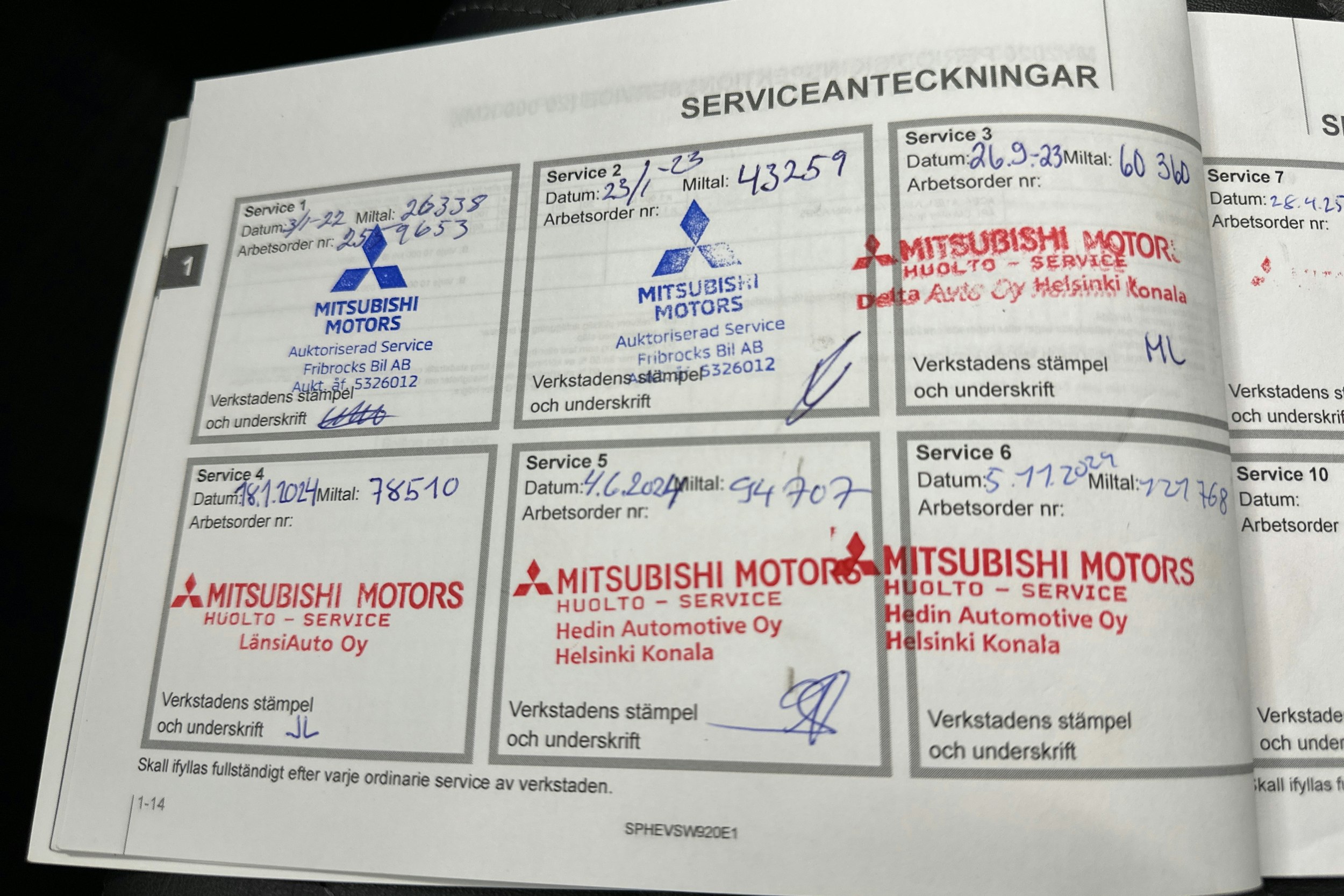 valkoinen Mitsubishi Outlander PHEV 2021 kuva 24.
