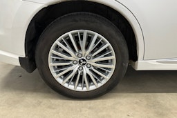 valkoinen Mitsubishi Outlander PHEV 2021 kuva 28.