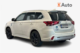 valkoinen Mitsubishi Outlander PHEV 2021 kuva 2.
