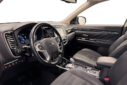 Musta Mitsubishi Outlander PHEV 2021 kuva 7.