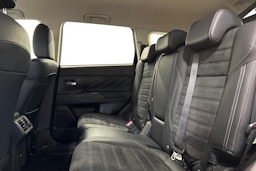 Musta Mitsubishi Outlander PHEV 2021 kuva 10.