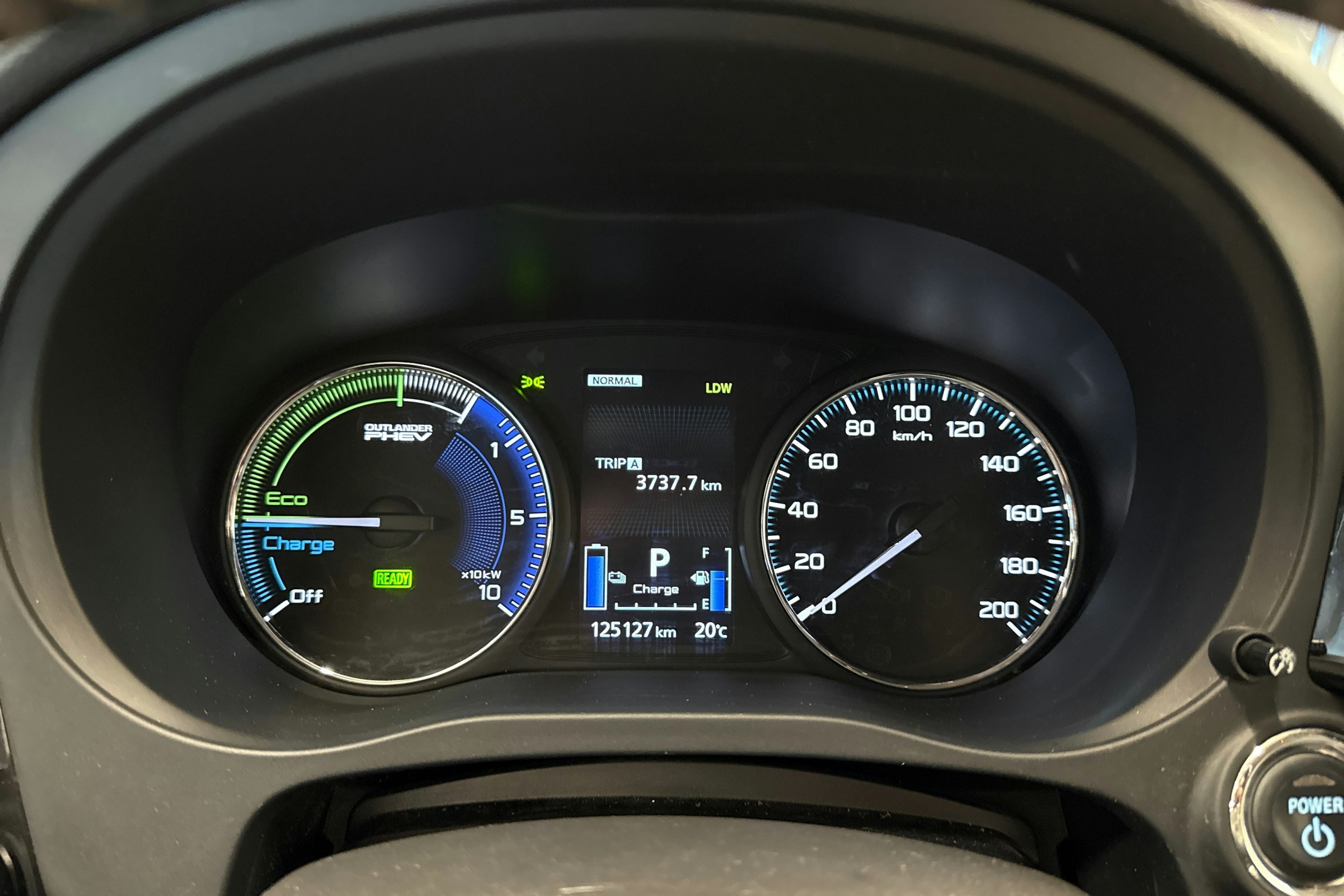 Musta Mitsubishi Outlander PHEV 2021 kuva 14.