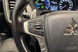 Musta Mitsubishi Outlander PHEV 2021 kuva 16.