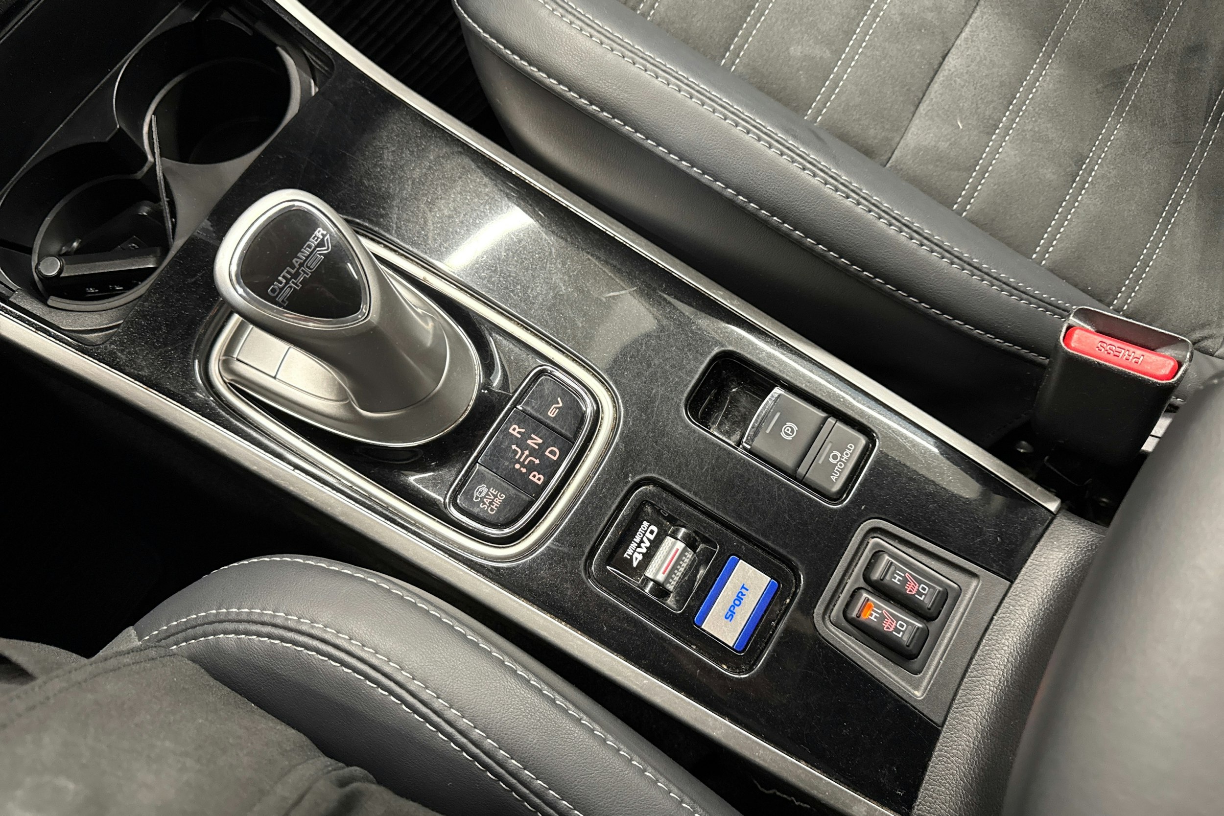 Musta Mitsubishi Outlander PHEV 2021 kuva 19.