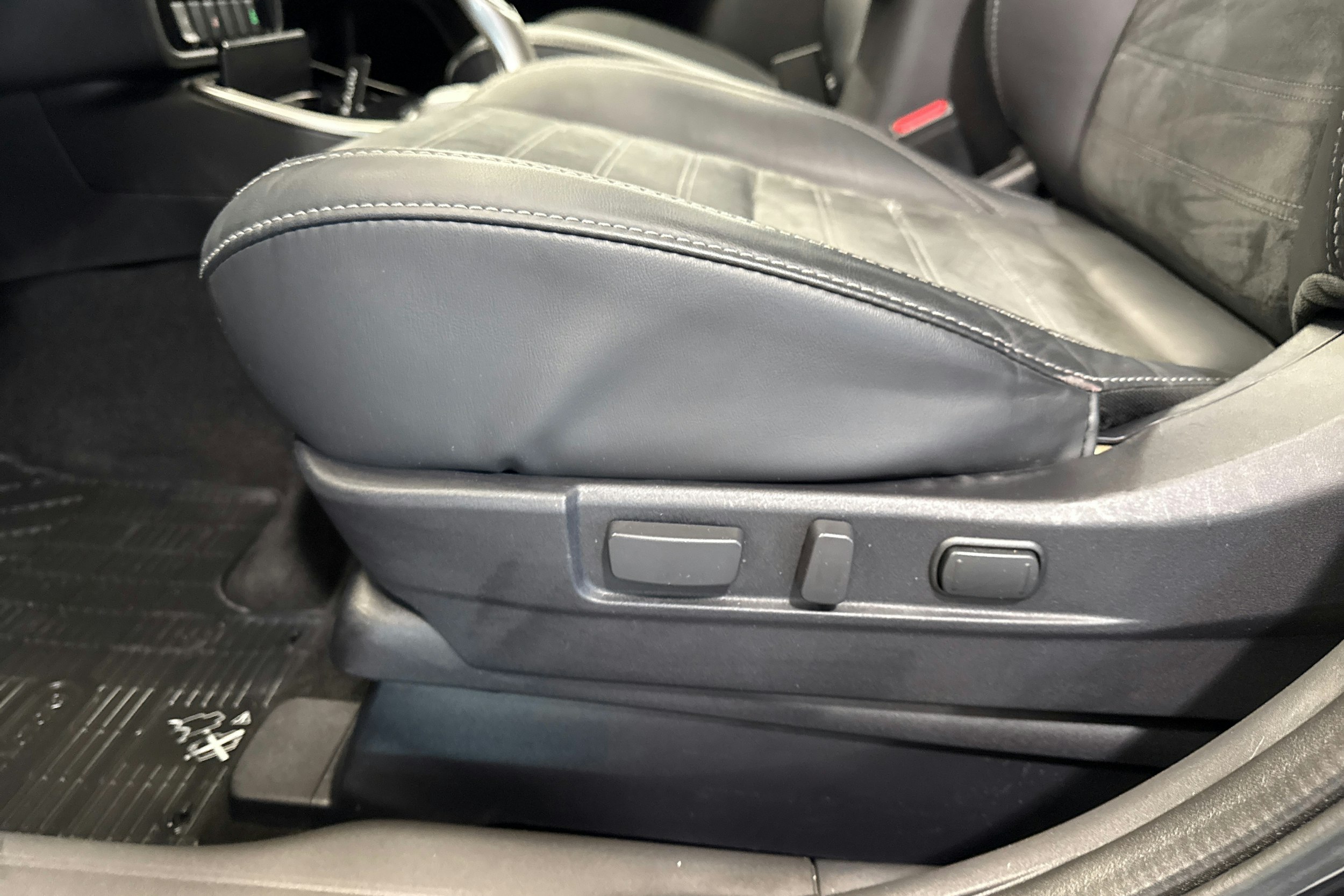 Musta Mitsubishi Outlander PHEV 2021 kuva 21.