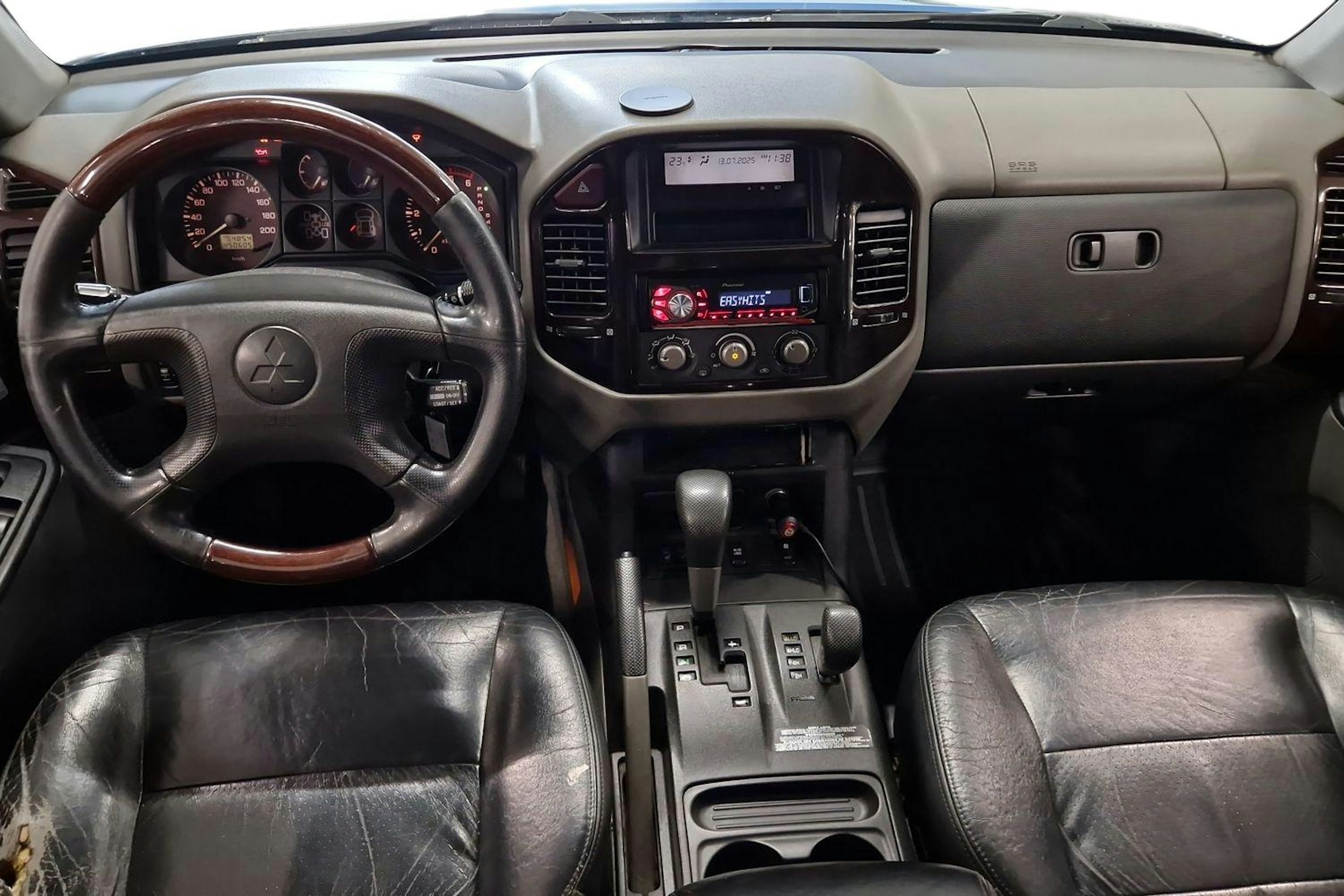 Musta Mitsubishi PAJERO 2002 kuva 7.