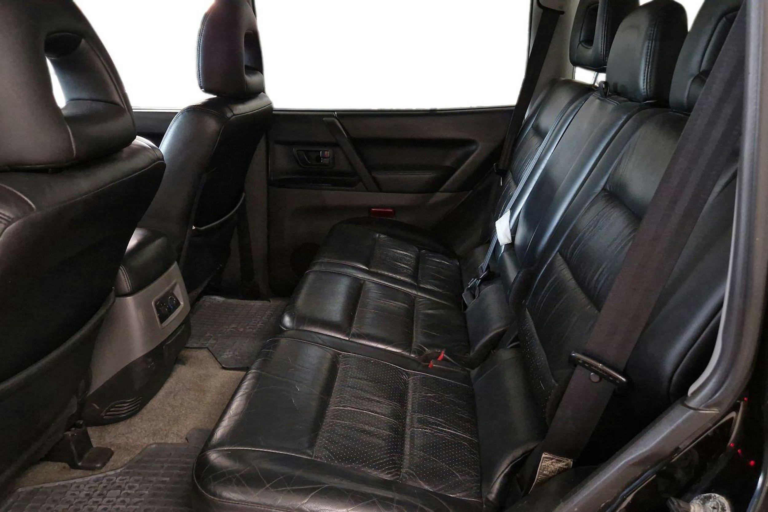Musta Mitsubishi PAJERO 2002 kuva 8.
