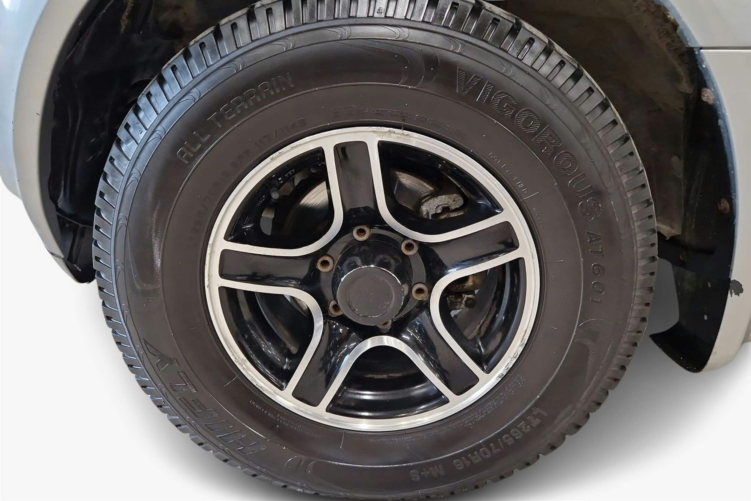 Musta Mitsubishi PAJERO 2002 kuva 9.