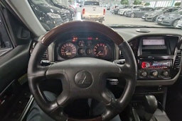 Musta Mitsubishi PAJERO 2002 kuva 11.