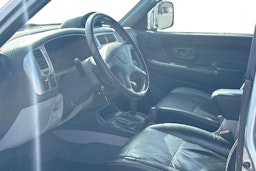 ruskea (beige) Mitsubishi Pajero 2004 kuva 3.