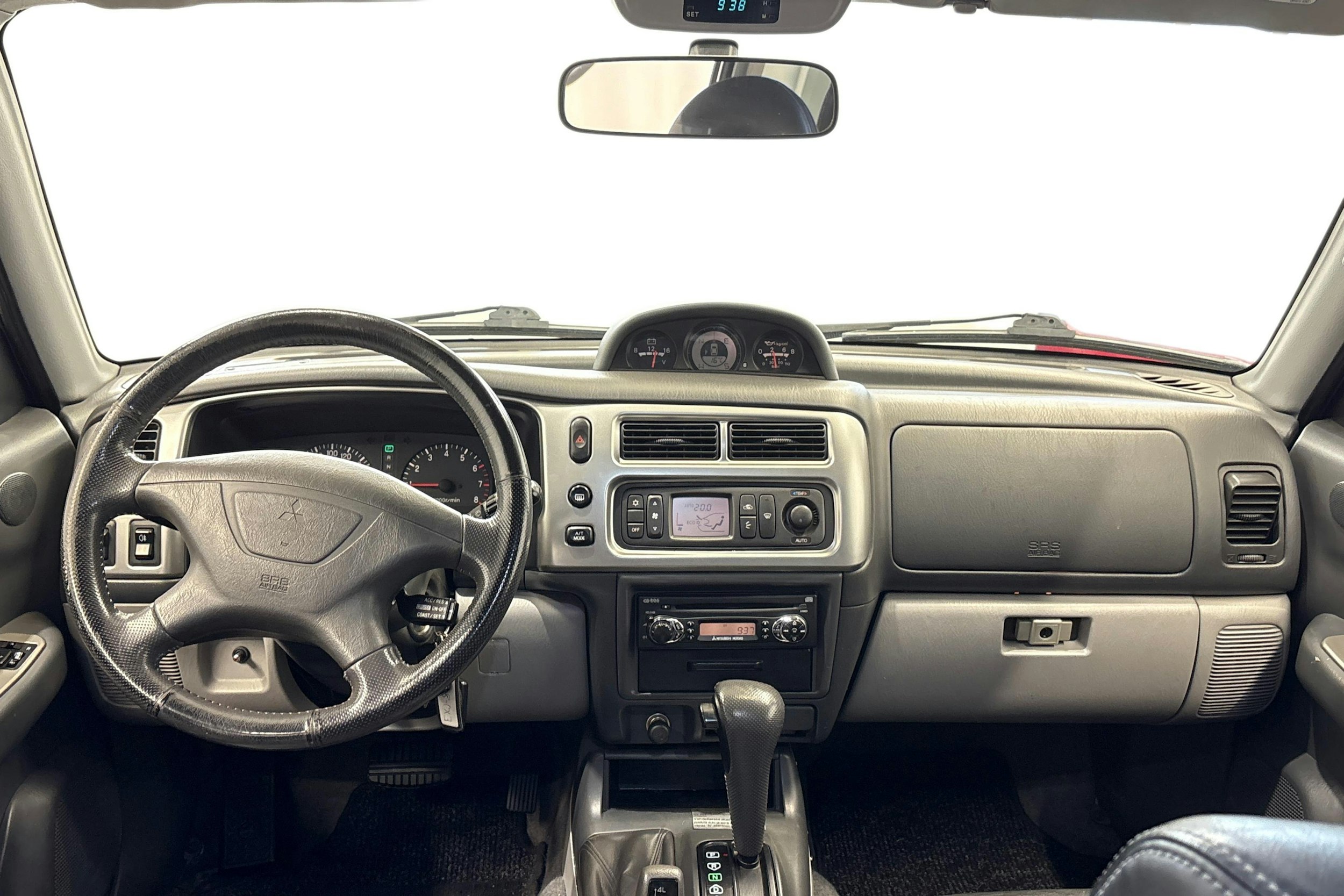 ruskea (beige) Mitsubishi Pajero 2004 kuva 7.