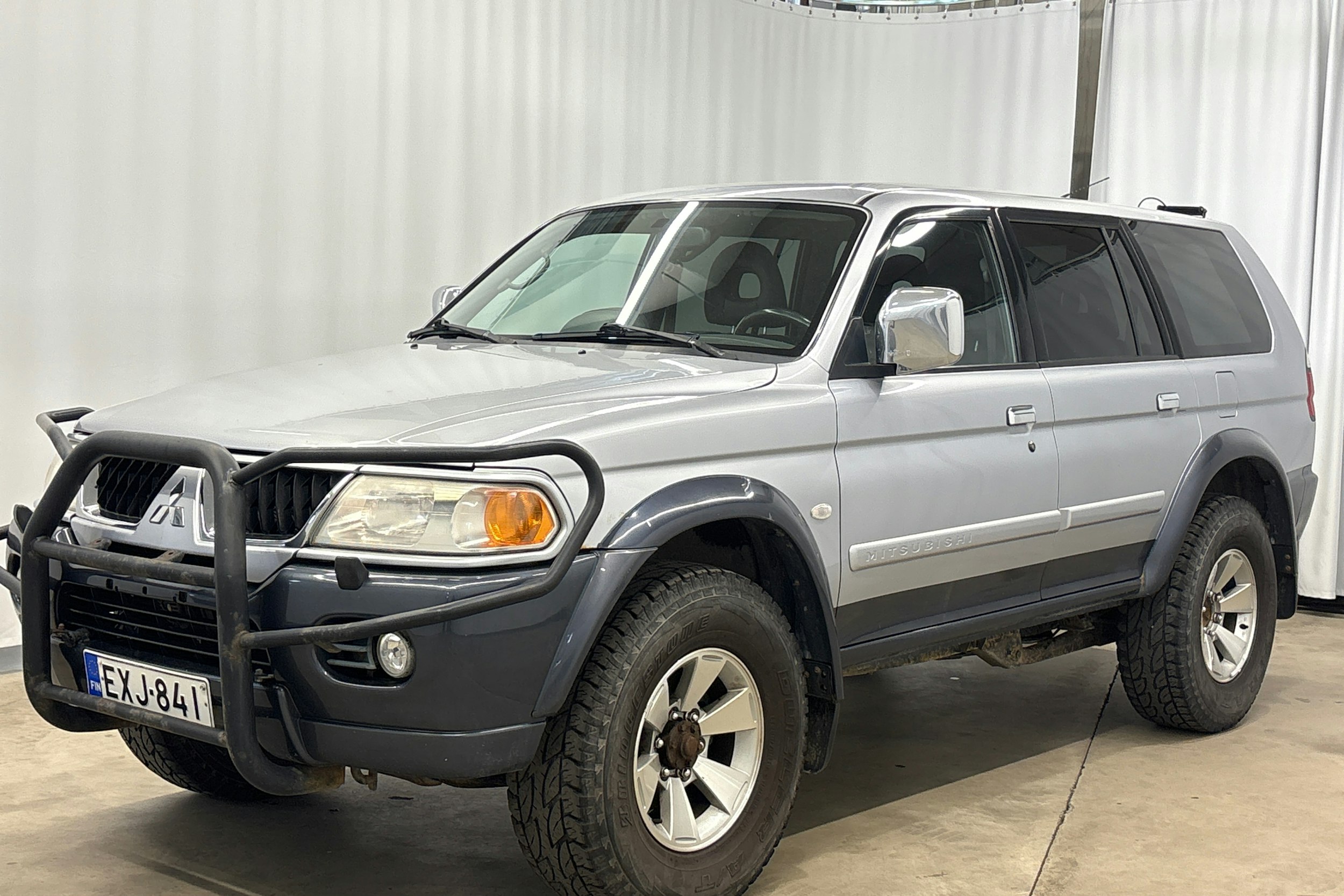 ruskea (beige) Mitsubishi Pajero 2004 kuva 10.