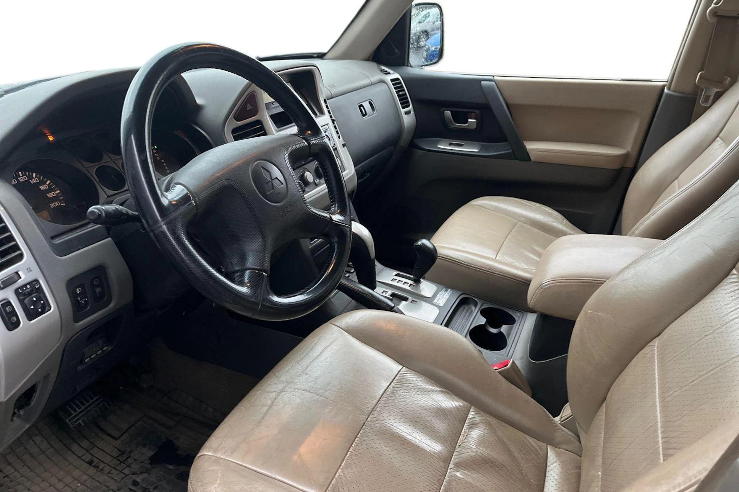 musta Mitsubishi Pajero 2005 kuva 3.