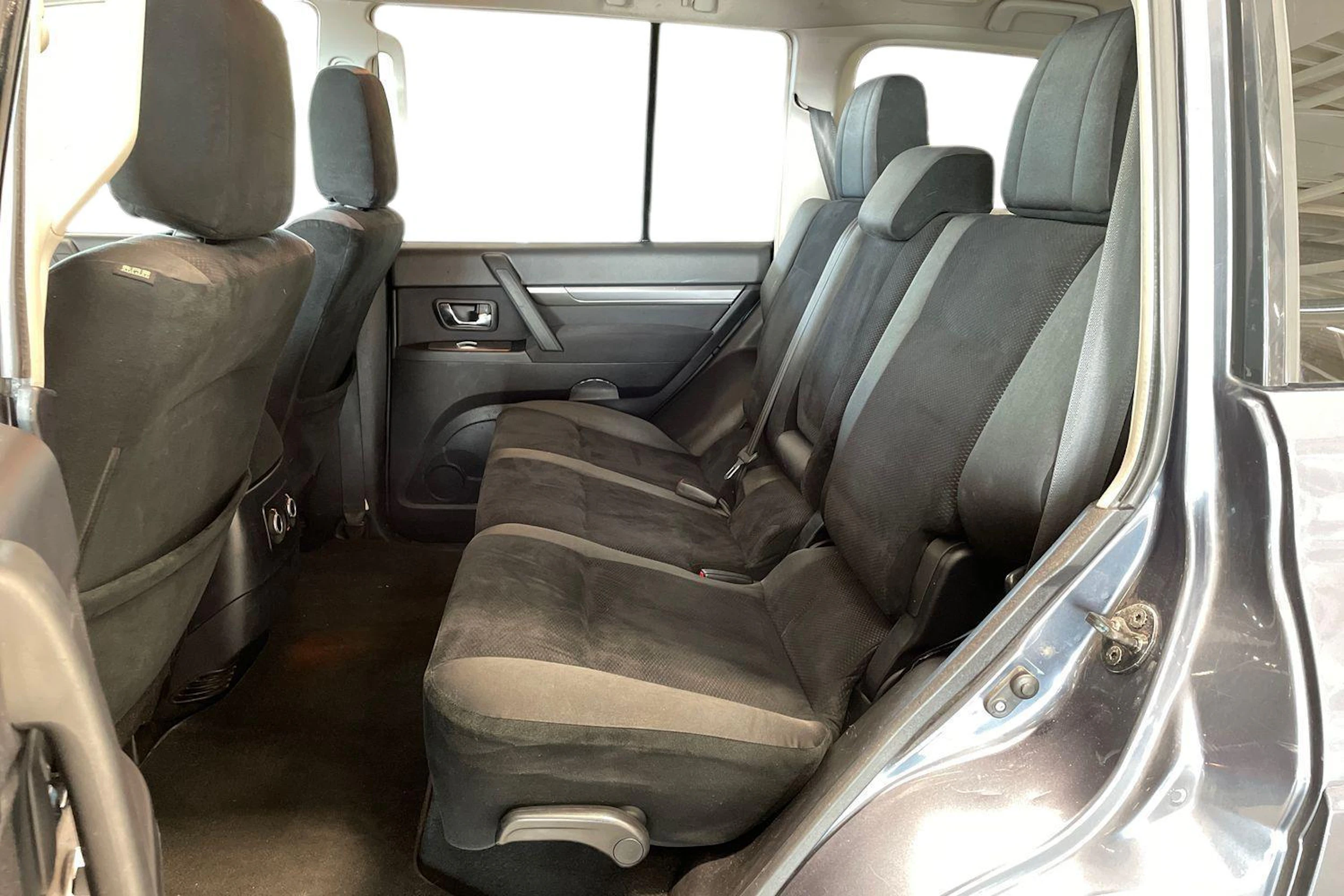 harmaa Mitsubishi Pajero 2007 kuva 8.
